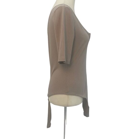 H&M Ribbed Bodysuit Womens M Beige/Tan Split V-neck Short Sleeve Snap Scoop Back - Picture 3 of 11